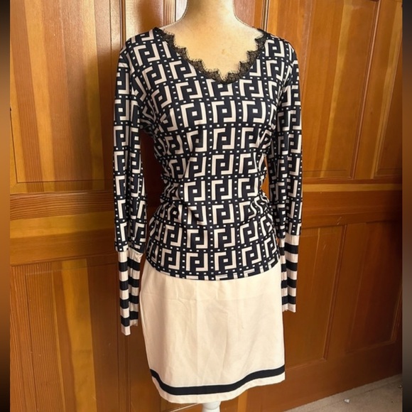 Designer 2-Piece skirt suit - Picture 6 of 16